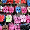 Crocs tuži 20 kompanija zbog navodnog kopiranja njihove popularne obuće