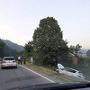 Sudar dva automobila kod Žepča, jedno vozilo završilo u kanalu pored ceste