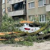 Snažno nevrijeme pogodilo Krajinu, vjetar čupao drveće i prevrnuo kamion