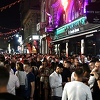 Ulice Sarajeva prve festivalske noći vrve građanima i turistima
