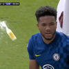 Očajni navijač Arsenala flašom gađao junaka Chelseaja, "za dlaku" izbjegnut veći incident
