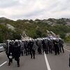 Građani još uvijek blokiraju put do Cetinja, policija krenula ka barikadama