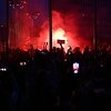 Veliki protesti protiv korona mjera u Ljubljani, demonstranti bacaju baklje na Parlament