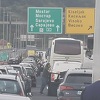 Potpuni kolaps na autoputu u pravcu Sarajeva zbog sudara u kojem su povrijeđene dvije osobe