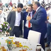 Pogledajte kako Novak Đoković i Milorad Dodik pjevaju "Romaniju" na svadbi Nemanje Majdova