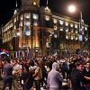 Demonstranti u Beogradu gađali policiju jajima