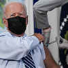 Joe Biden vakcinisan trećom dozom vakcine protiv koronavirusa