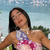 Dua Lipa obične slušalice iskoristila kao interesantnu ogrlicu