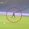 Igrač Arsenala u ludoj potrazi poslije utakmice tražio zube na terenu