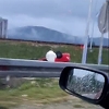 Dvije osobe povrijeđene u prevrtanju vozila na krov na petlji kod Zenice