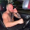 McGregor objavio fotografiju s džointom pa poručio: Bogatiji sam od cijelog UFC-a