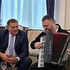 Ko to tamo u Predsjedništvu p(j)eva: Šta je pozadina Dodikove harmonike