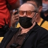 Legendarni Jack Nicholson se vratio na utakmice Lakersa i od NBA lige dobio poseban poklon