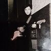 Prepoznajete li našeg legendarnog rokera, gitara je njegov život