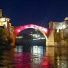 Stari most u Mostaru osvijetljen bojama turske zastave podovom rođendana te zemlje