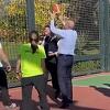 Erdogan zaigrao košarku s mladima, okušao se ispod obruča
