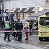 Muškarac nožem napadao prolaznike i povrijedio policajca u Oslu pa ga ubila policija
