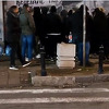 Grupa maskiranih mladića čuva Mladićev mural u Beogradu, puštaju nacionalističke pjesme