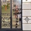 Ekstremisti u centru Beograda išarali prostorije YIHR-a u znak podrške ratnom zločincu