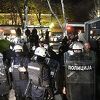 Protesti u Beogradu zbog murala Ratku Mladiću: Policija stoji između aktivista i desničara