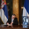 Upisao se u knjigu žalosti: Vučić se oprostio od Zukorlića starom arapskom poslovicom