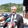 Lideru LDP-a Čedomiru Jovanoviću grupa mladića razbila automobil