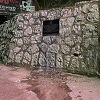 Uhapšen muškarac iz Vogošće zbog sumnje da je bacio farbu na spomen-ploču Ratku Mladiću na Vracama