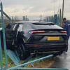 Igrač Aston Ville se Lamborghinijem zabio u ogradu islamskog centra, izbjegnuta tragedija