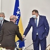 Komunikacija Milorada Dodika: Šta je poručio rukom u džepu i stajanjem po strani