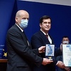 Ambasadoru SAD-a Ericu Nelsonu uručen Orden naroda