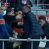 Prijatelji bijesnog trenera u Turskoj izazvali masovnu 10-minutnu tučnjavu u dvorani