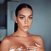 Georgina u novogodišnjoj noći pozirala u uskoj haljini i istaknula trudnički trbuh