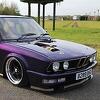 BMW E28 Serije 5 ima 500 KS i ukrašen je zlatom