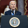 Biden: Trumpove pristalice su prije godinu stavile nož pod grlo američke demokratije