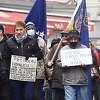Penzioneri protestovali u Tuzli: Kriminalna vlast dovela nas je na rub propasti