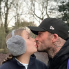 Beckham se pohvalio fotkom na kojoj ljubi kćerku u usta, poručili mu: To je bolesno