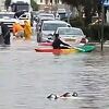 Velike poplave pogodile Izrael: Gradovi odsječeni, mještani ulicama plove kajakom