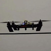 Novi dron može mijenjati oblik u letu i prenositi predmete