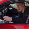 Haaland s mrkvom u ustima davao autograme iz automobila i nasmijao fanove