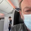 Nova polemika oko Đokovića, fotografisan u avionu dok čita bez maske
