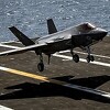Pilot američkog aviona iskočio prilikom slijetanja na nosač, povrijeđeno sedam mornara