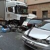 Pijani vozač kamiona udario 34 automobila, uzrokovao požar koji je zahvatio zgradu