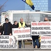 Manja grupa građana održala proteste zbog razgovora o Izbornom zakonu ispred Parlamenta BiH