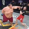 Borba između "diva" od 240 kilograma i žene od 60 zgrozila MMA fanove
