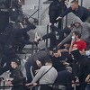 Specijalci na stadionu Seville tukli navijače Dinama, snimak pokazuje da su letjele stolice