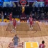 Curry s deset metara pogodio "no-look" trojku, James ga poredi sa snajperom