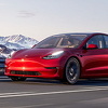 Teslin Model 3 se naglo zaustavio na autoputu, udarila ga dva automobila