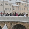 Sarajevo osvanulo pod bijelim pokrivačem, brojni turisti uživaju u čarima bh. metropole