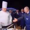 Snimak u kojem se ljudi odbijaju rukovati s Putinom postao hit na internetu