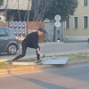 Na ratnoj liniji razdvajanja u Mostaru uništena vrata kao simbol podjela i zidova